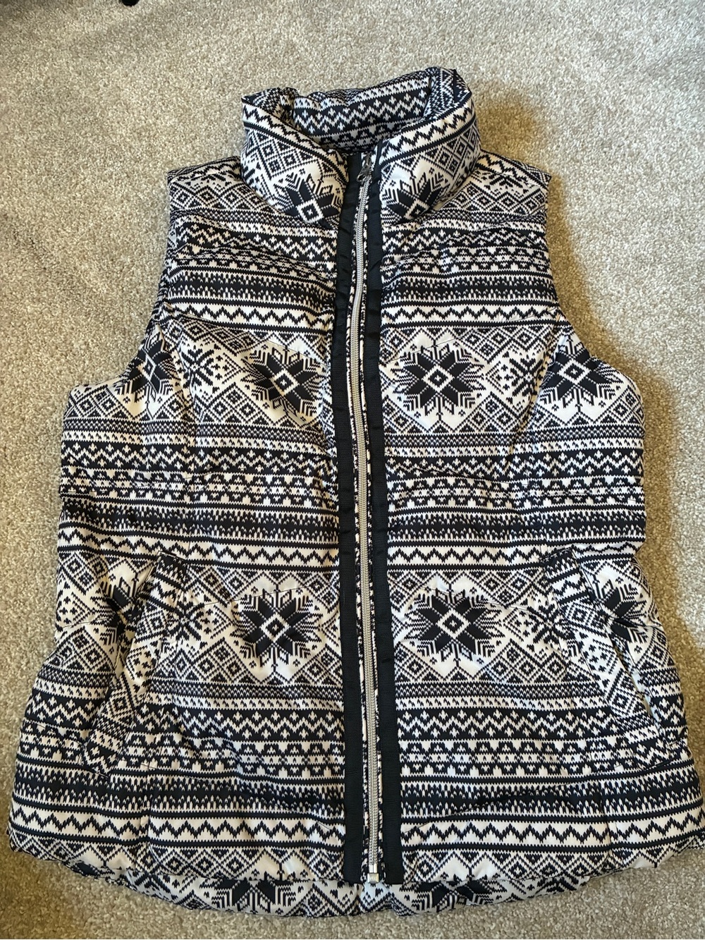 NWOT Land’s End Women’s Quilted Black & White Patterned Puffer Vest